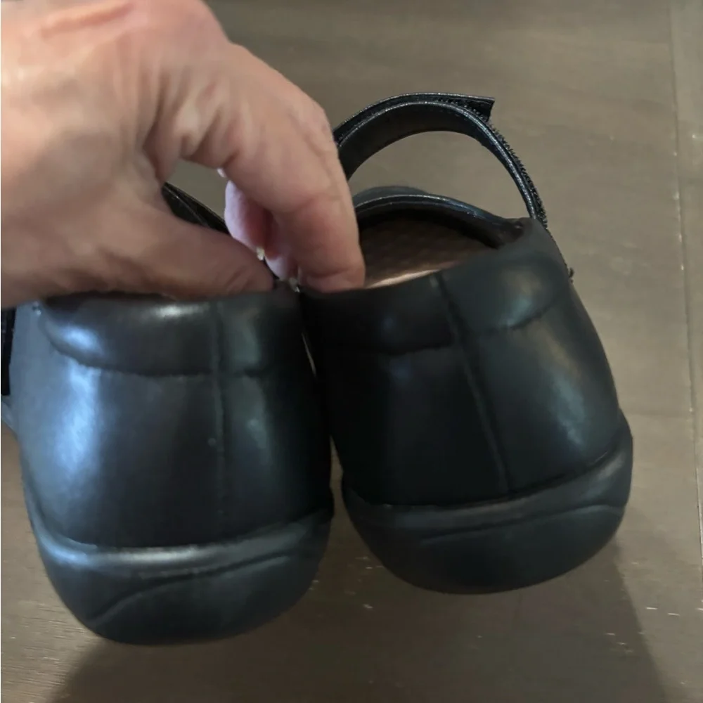 Classic Black Mary Jane Kids Shoes with Heart Detail Sz 5 Kids